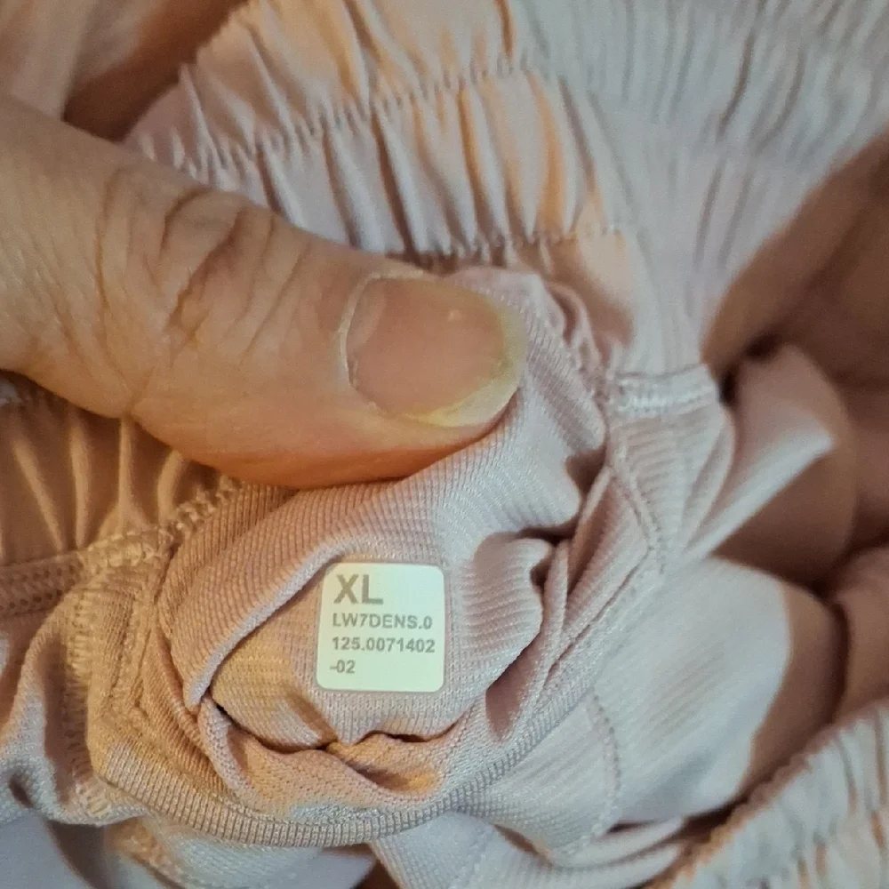 Lululemon Shake It Out High-Rise 2.5” Shorts Pink Pear XL - Picture 6 of 12